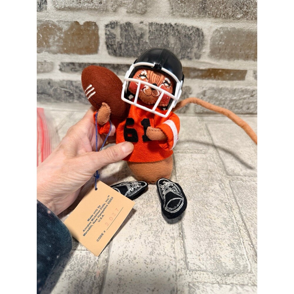 Annalee Football Player Mouse Doll 1994 doll figure